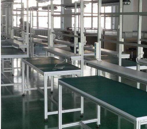防靜電工作臺(tái)主體框架一般采用鋁型材，臺(tái)面則采用防靜電防火板或防靜電臺(tái)墊